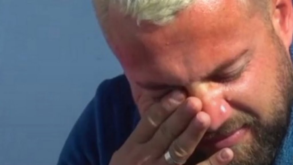 Luizi “surrenders” in front of the cameras with the touching message